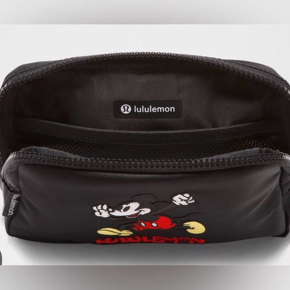 Disney x Lululemon Everywhere Belt Bag Long Strap 1L Mickey in Motion BNWT - Picture 7 of 7